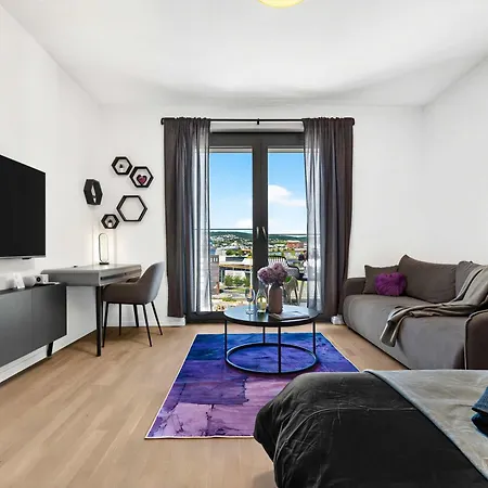 Metropolis Retreat With Balcony And Parking Apartment Pressburg