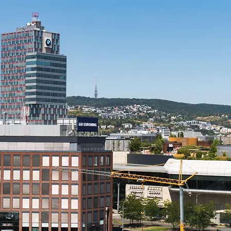 Metropolis Retreat With Balcony And Parking Pressburg