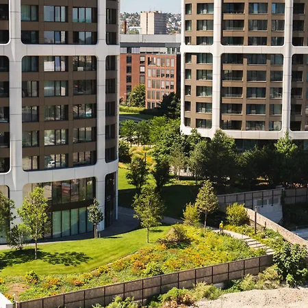 Apartment Metropolis Retreat With Balcony And Parking Pressburg