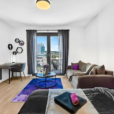 Metropolis Retreat With Balcony And Parking Apartment