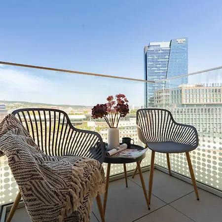 Metropolis Retreat With Balcony And Parking Apartment Pressburg